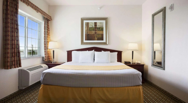 Двухместный номер Standard Days Inn & Suites by Wyndham Columbus NE