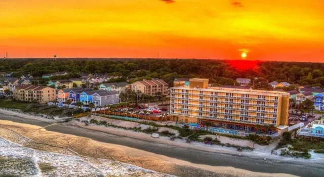 Кровать в общем номере Holiday Inn Resort Oceanfront at Surfside Beach by IHG