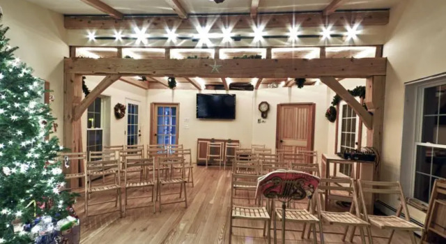 Cobble House Inn Bed & Breakfast, Varaa Hotelli Hotellit New England uima-altaalla, Uima-allas