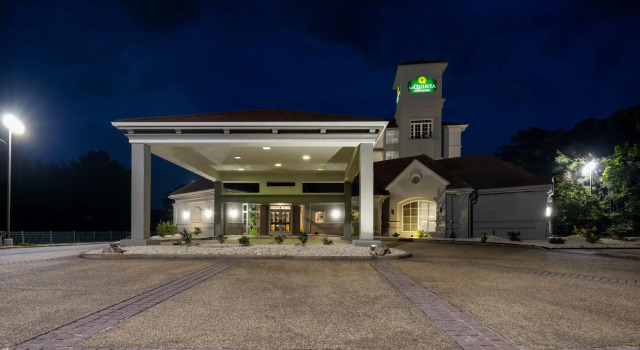 La Quinta by Wyndham Raleigh Cary, Забронировать Отель Кэри Raleigh-Durham Metropolitan Area