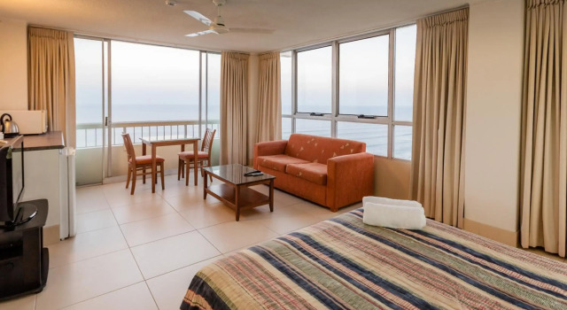Chateau Beachside Resort, Забронировать Курортный отель Отели Голд-Кост с завтраком, рядом с Пляж Баддс, Завтраки