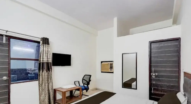 Hotel Heaven Peacock Noida