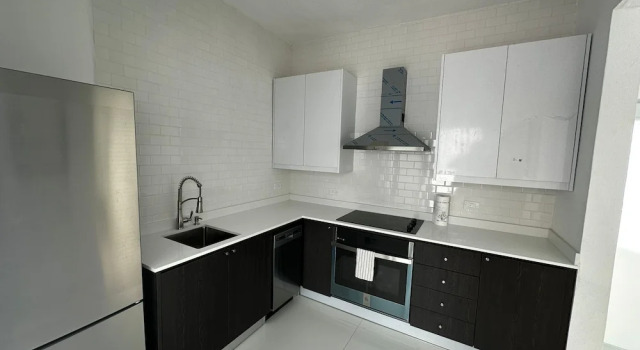 Люкс Premium Gorgeous 1-Bedroom Beachside Suite