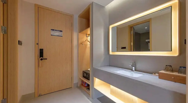 Dingwang Hotel -  Chencun Metro Station