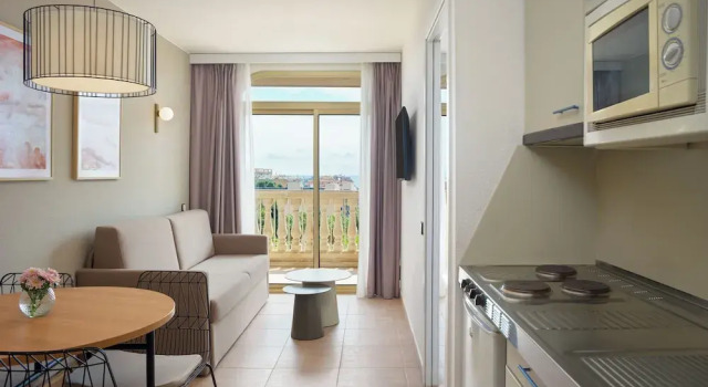 Апартаменты с балконом Ponient Dorada Palace by PortAventura World - Available rates with tickets to PortAventura Park & Ferrari Land