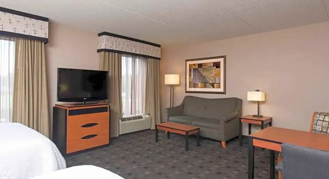Четырёхместный люкс Hampton Inn and Suites Indianapolis-Fishers
