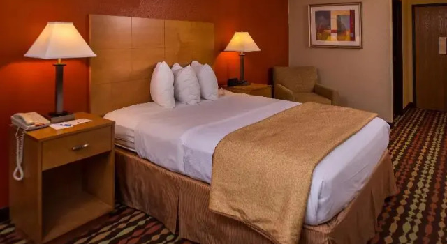 Номер Standard с балконом Best Western Ambassador Inn & Suites