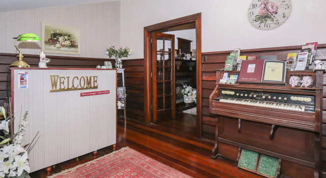 Rosebridge House Bed & Breakfast, จอง โรงแรม Gooseberry Hill เวสเทิร์นออสเตรเลีย