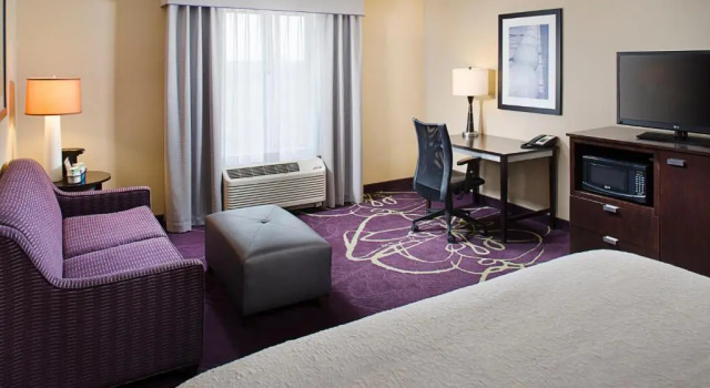 Номер Standard Hampton by Hilton Lansing West