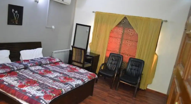 GB Lodges Murree, Rezerwuj Hotel Hotele w Punjab Region z parkingiem, Parking