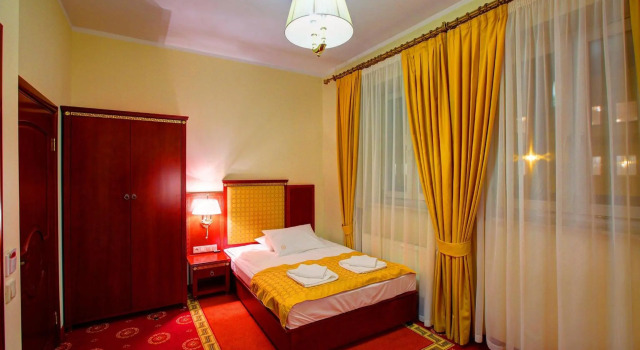 Hotel Holiday Park, Varaa Hotelli Bielany Varsova