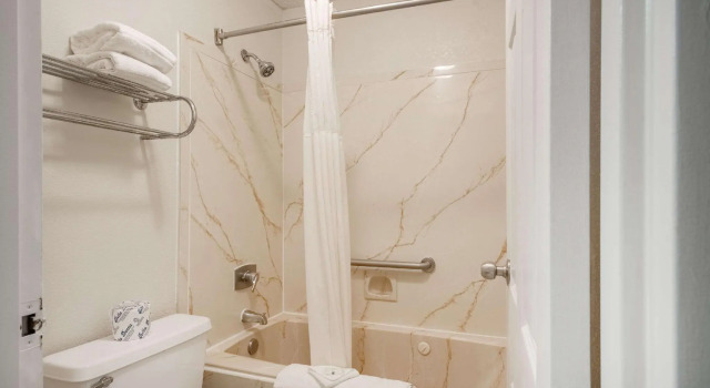 Двухместный люкс Coratel Plus Suites Wichita West Airport