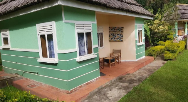 Шале Bunyonyi Safaris Resort