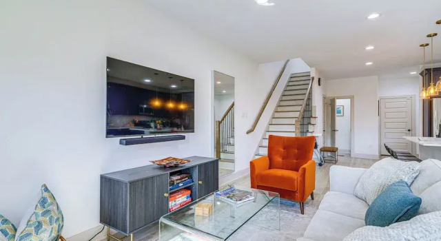 Modern Houston Retreat w/ Patio, 11 Mi to Dtwn, Foglalás Nyaraló Houston Houston