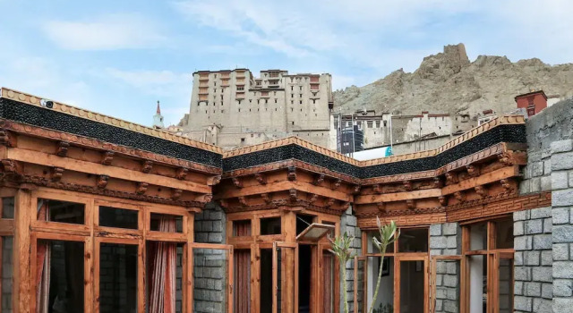 OYO 13223 Hotel Tak, Забронировать Отель Лех 
