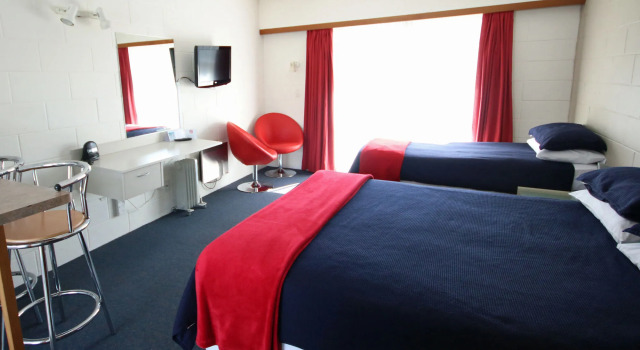 Midway Pacifica Lodge, Boek Hotel  