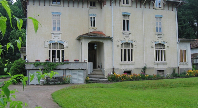 Коттедж Mansion in Vecoux with Pool and Garden