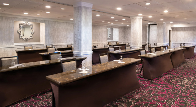 The Churchill Hotel Near Embassy Row, Забронировать Отель Отели Вашингтона с парковкой, рядом с Embassy of Laos, Парковка