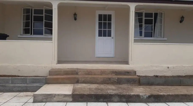 Simon's Place is a 3 bedroom bungalow in H.T.H, Reserva ahora Hotel Jamestown Santa Elena