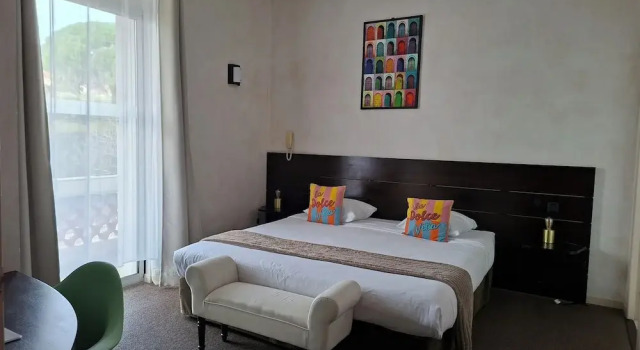 Двухместный номер Superior с балконом Logis Hôtel Synaya