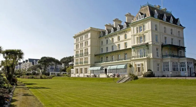 Кровать в общем номере The Falmouth Hotel