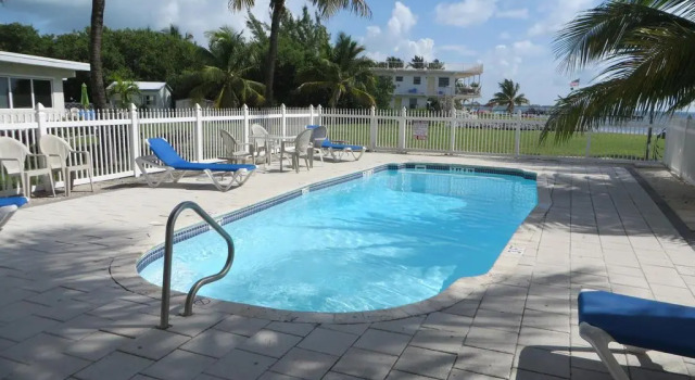 White Sands Inn, Varaa Hotelli Hotellit Florida Keys uima-altaalla, Uima-allas