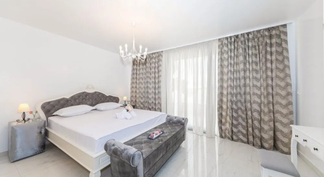 Beachfront Villa Baronessa with Pool