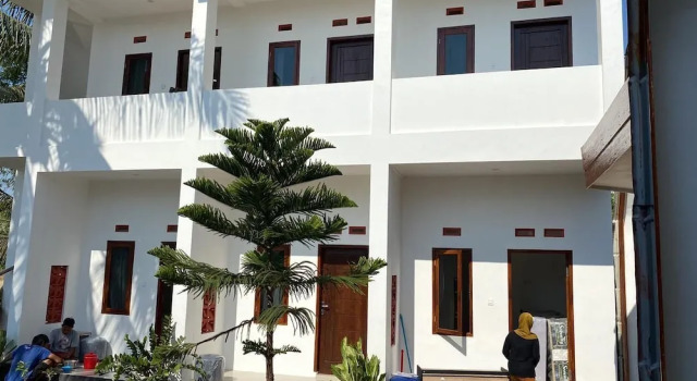 Linobi Homestay, Book Hotel Hoteller i Tanak Awu med parkering, Parkering