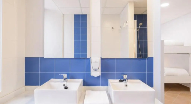 Кровать в общем номере (мужской номер) Benarrabá Hostel