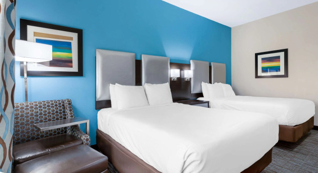 Четырёхместный номер Standard Best Western Plus Pleasanton Hotel