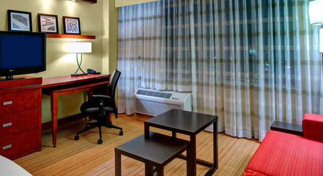 Двухместный номер Standard Courtyard by Marriott Greenville Downtown