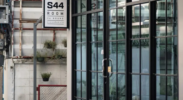 Кровать в общем номере S44ROOM