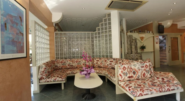 Hotel Conti, Забронировать Отель Торре Педрера Римини