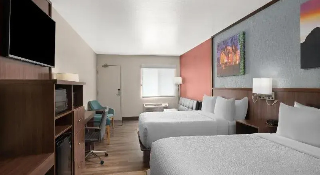 Четырёхместный номер Deluxe Days Inn by Wyndham Prescott