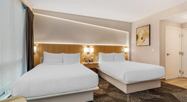 Четырёхместный номер Standard Clarion Lakeside Inn & Conference Centre