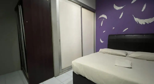 Номер Deluxe OYO 89760 Harmoni Inn Hotel