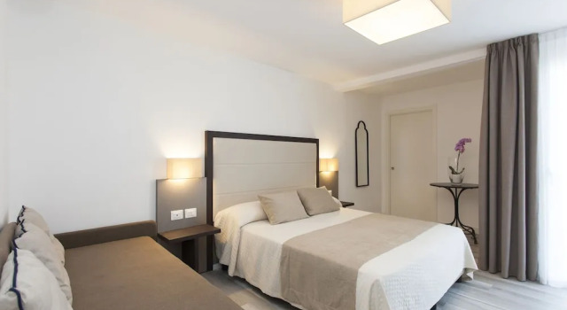 Трёхместный номер Comfort с балконом Hotel Greif