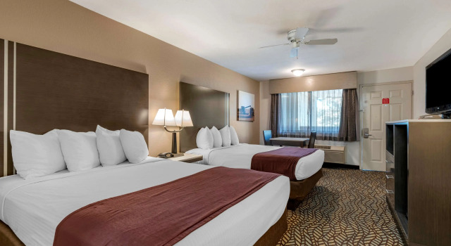Четырёхместный номер Standard Best Western Orchard Inn