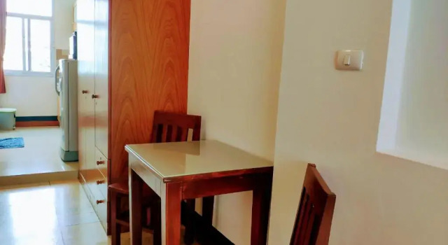 Quiet studio with king bed, kitchen and balcony