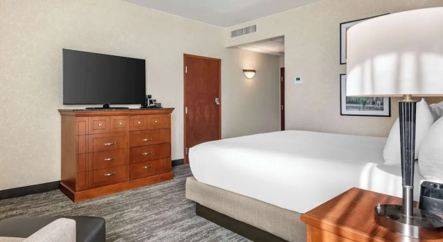 Номер Standard Drury Plaza Hotel Valdosta