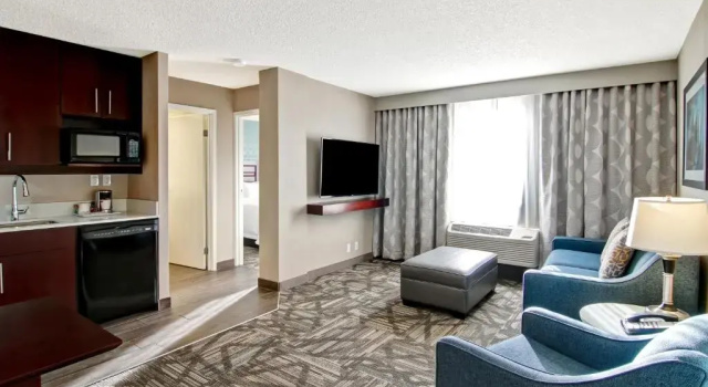 Номер Standard Hampton Inn & Suites by Hilton Calgary-Airport