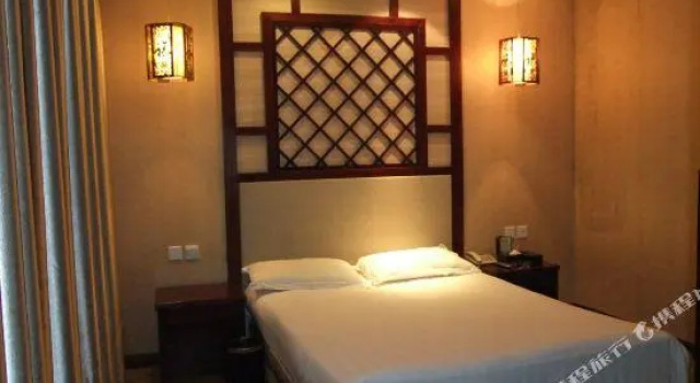 Люкс Deluxe Dong Jing Hot Spring Hotel (Kaifeng Small Song City)