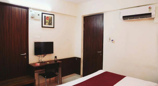 OYO Rooms Hadapsar, Забронировать Отель Отели штата Махараштры 3 звезды, 3*