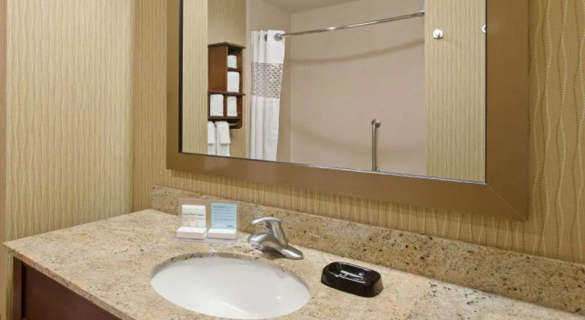 Четырёхместная студия Hampton Inn and Suites Seattle - Airport / 28th Avenue