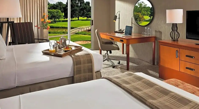 Четырёхместный номер Standard с видом на поле для гольфа Eaglewood Resort & Spa