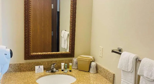 Люкс Best Western Legacy Inn & Suites Beloit/South Beloit