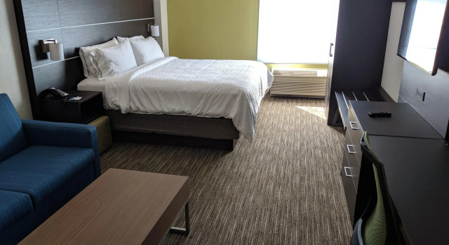 Двухместный люкс Holiday Inn Express & Suites Charlotte-Concord-I-85 by IHG