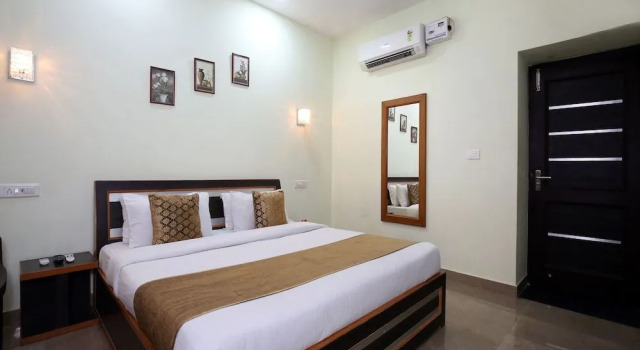 OYO 9956 Hotel Pelican Inn, Varaa Hotelli Zirakpur Haryana