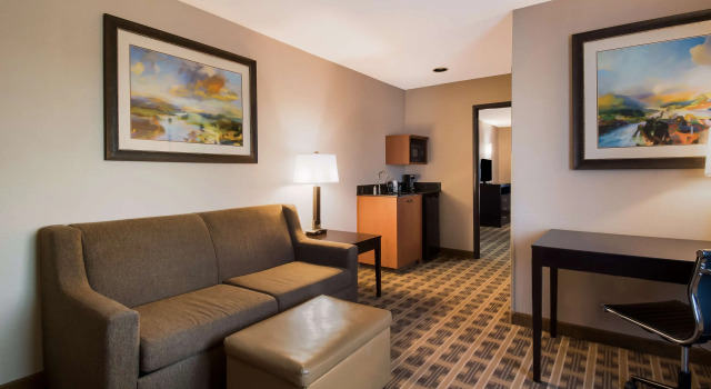 Четырёхместный люкс Best Western University Inn and Suites