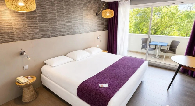 Двухместный номер Standard с балконом и с видом на горы Logis Hôtel & Spa Marina dAdelphia